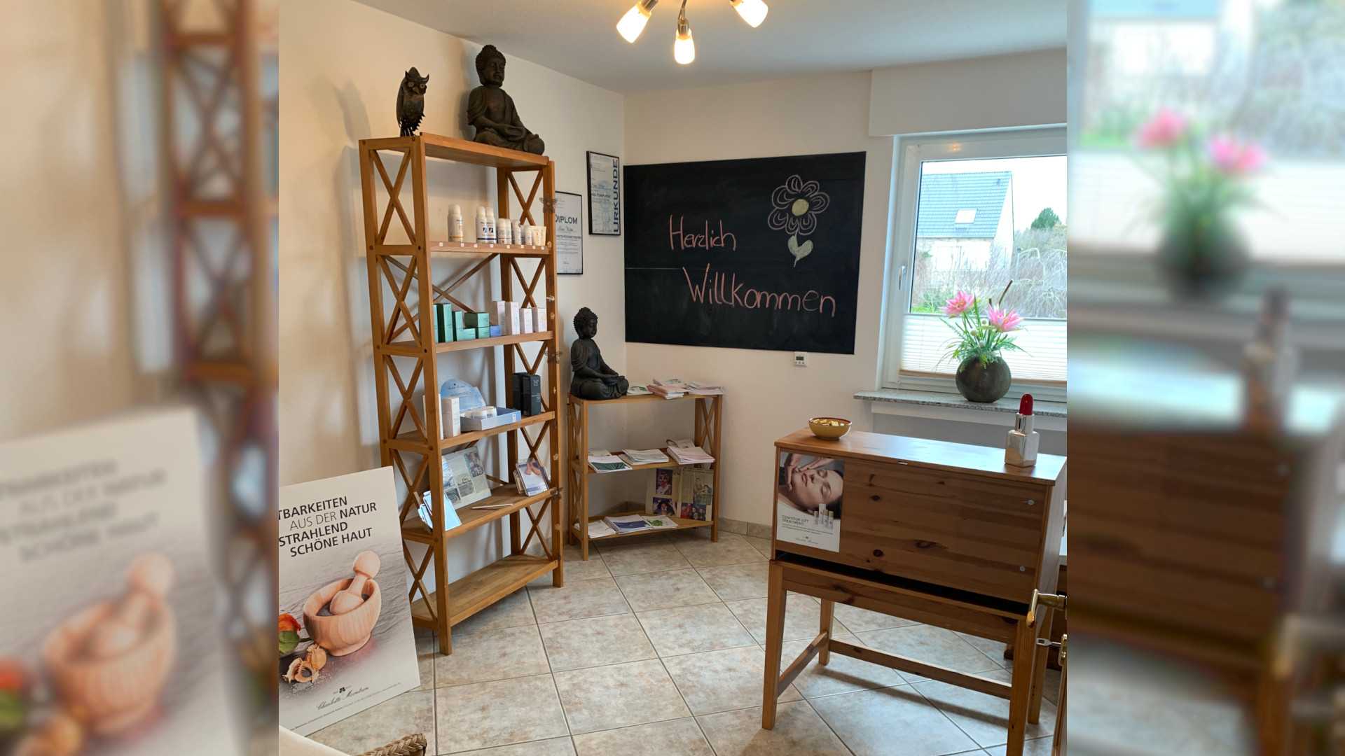 Kosmetik & Fußpflege Studio Innenansicht | Nina Jansen | Grevenbroich-Wevelinghoven Kosmetik & Fußpflege Studio Innenansicht | Nina Jansen | Grevenbroich-Wevelinghoven